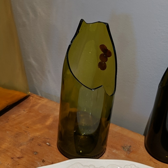 Vase made of wine bottle - Picture 2 of 3